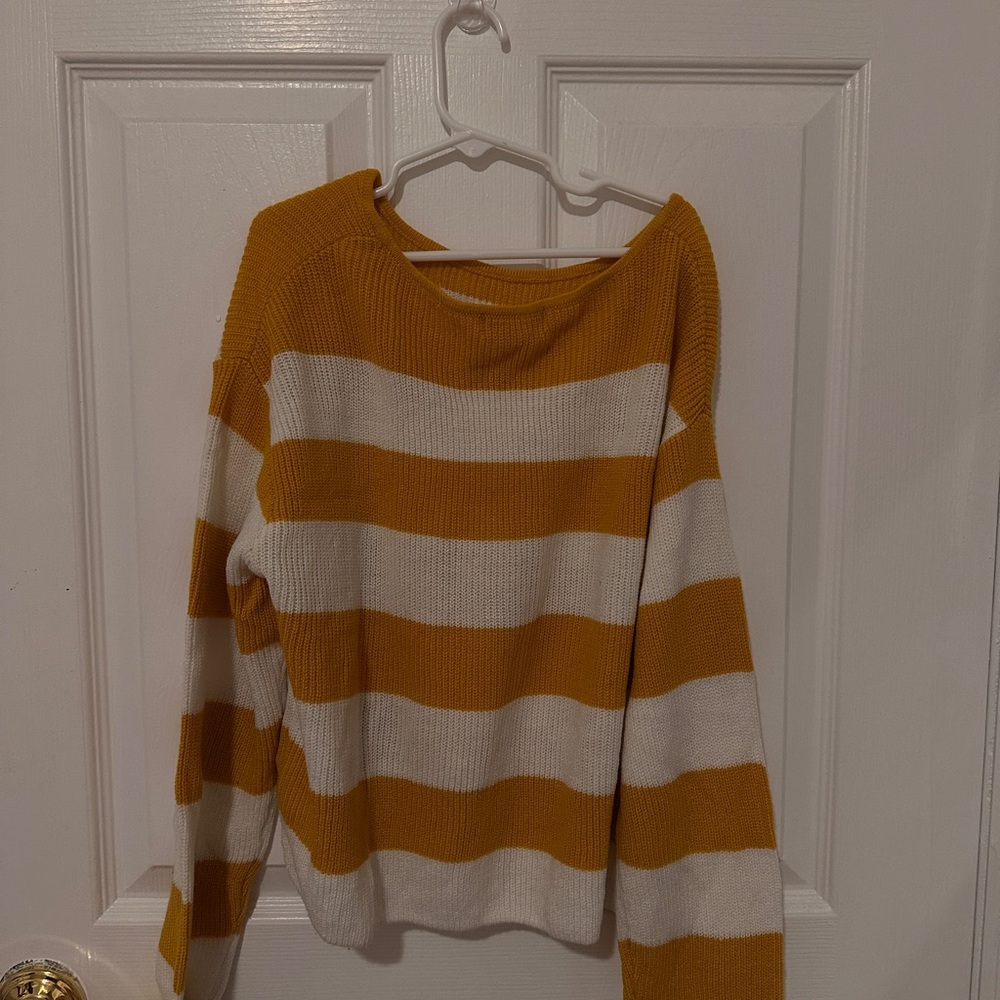 H&M Sweater - Picture 2 of 3